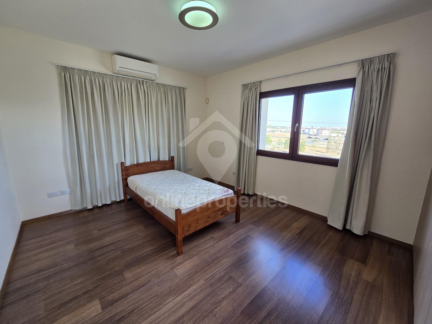 To change image, hover mouse over thumbnails below