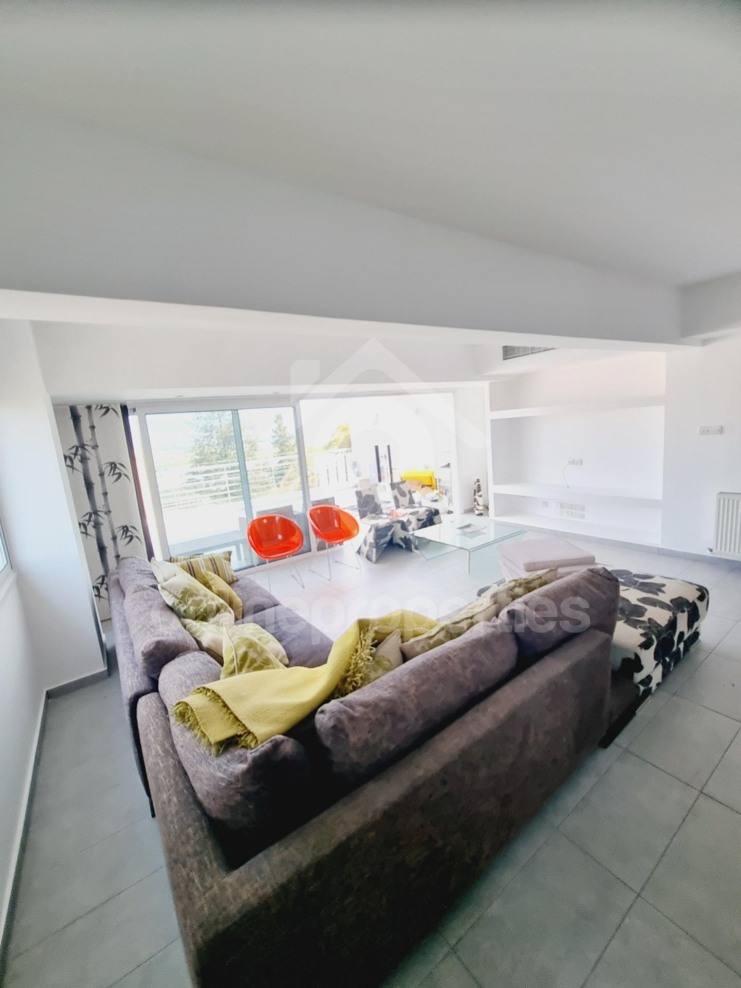 To change image, hover mouse over thumbnails below