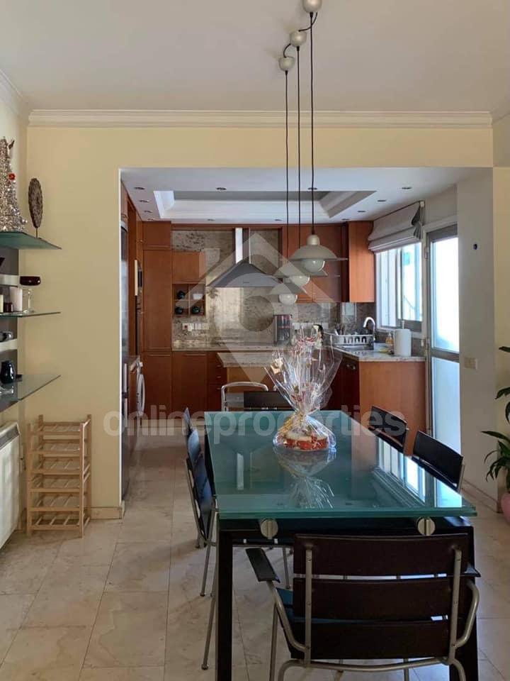 To change image, hover mouse over thumbnails below