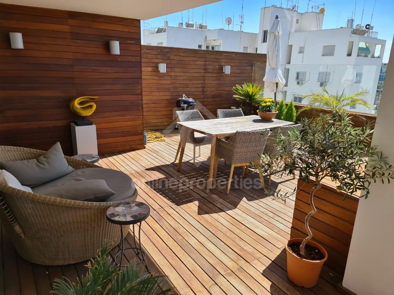 To change image, hover mouse over thumbnails below