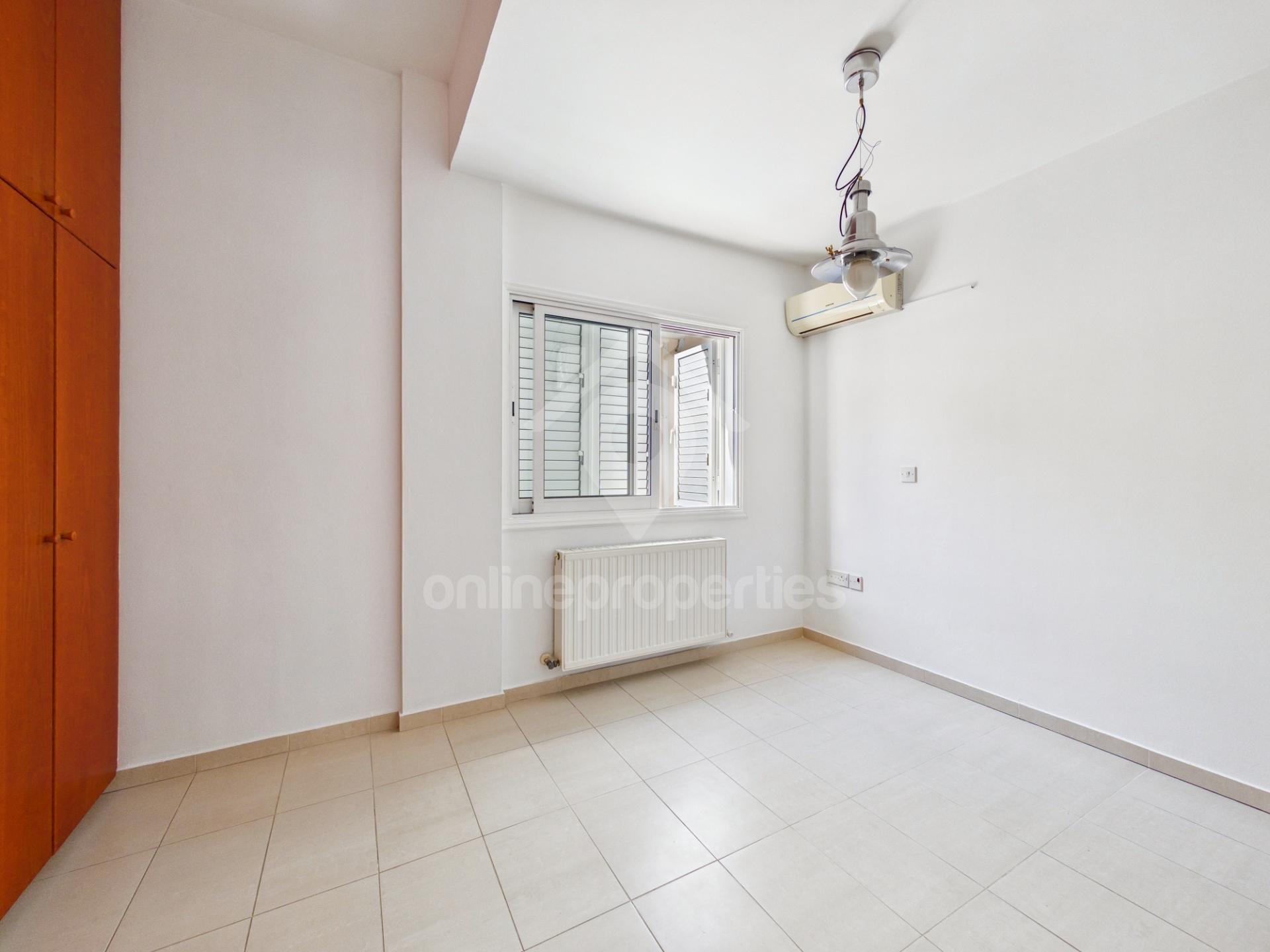 To change image, hover mouse over thumbnails below