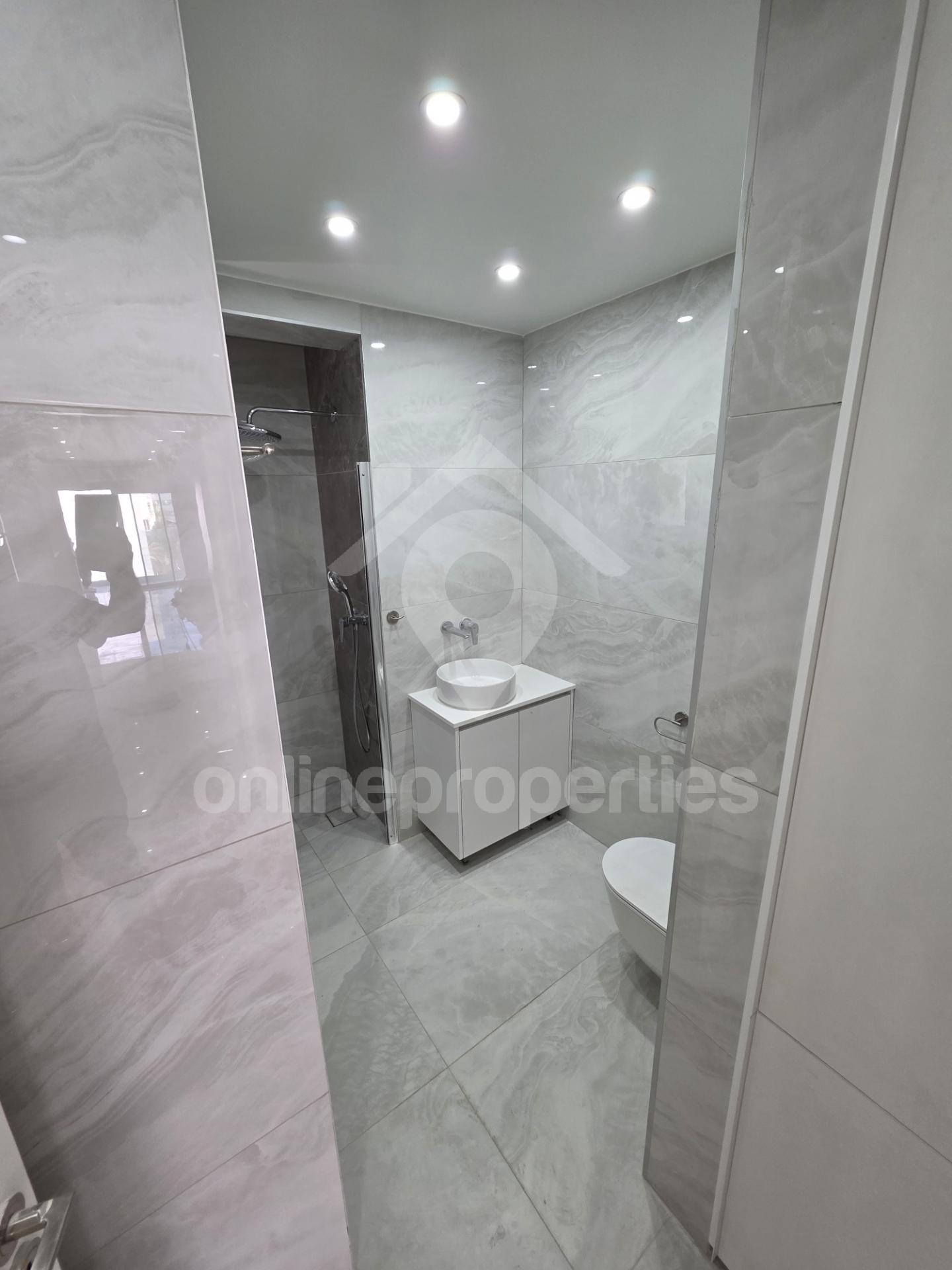 To change image, hover mouse over thumbnails below