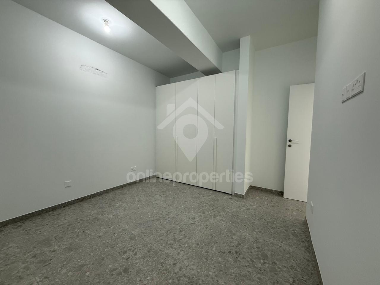 To change image, hover mouse over thumbnails below