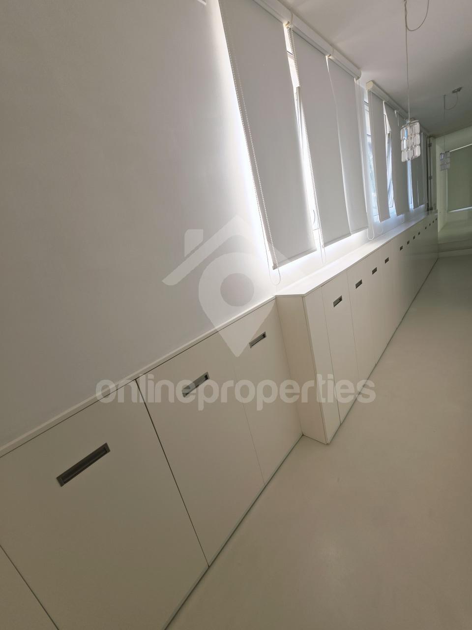 To change image, hover mouse over thumbnails below