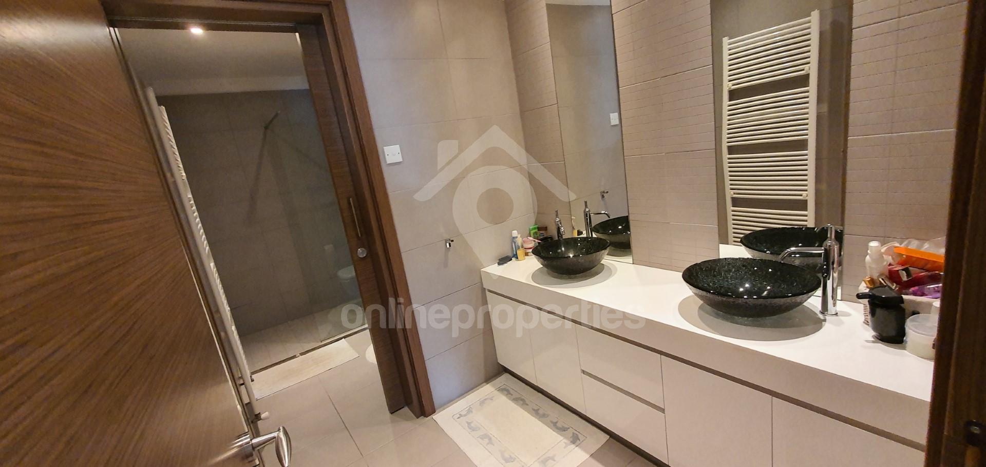 To change image, hover mouse over thumbnails below