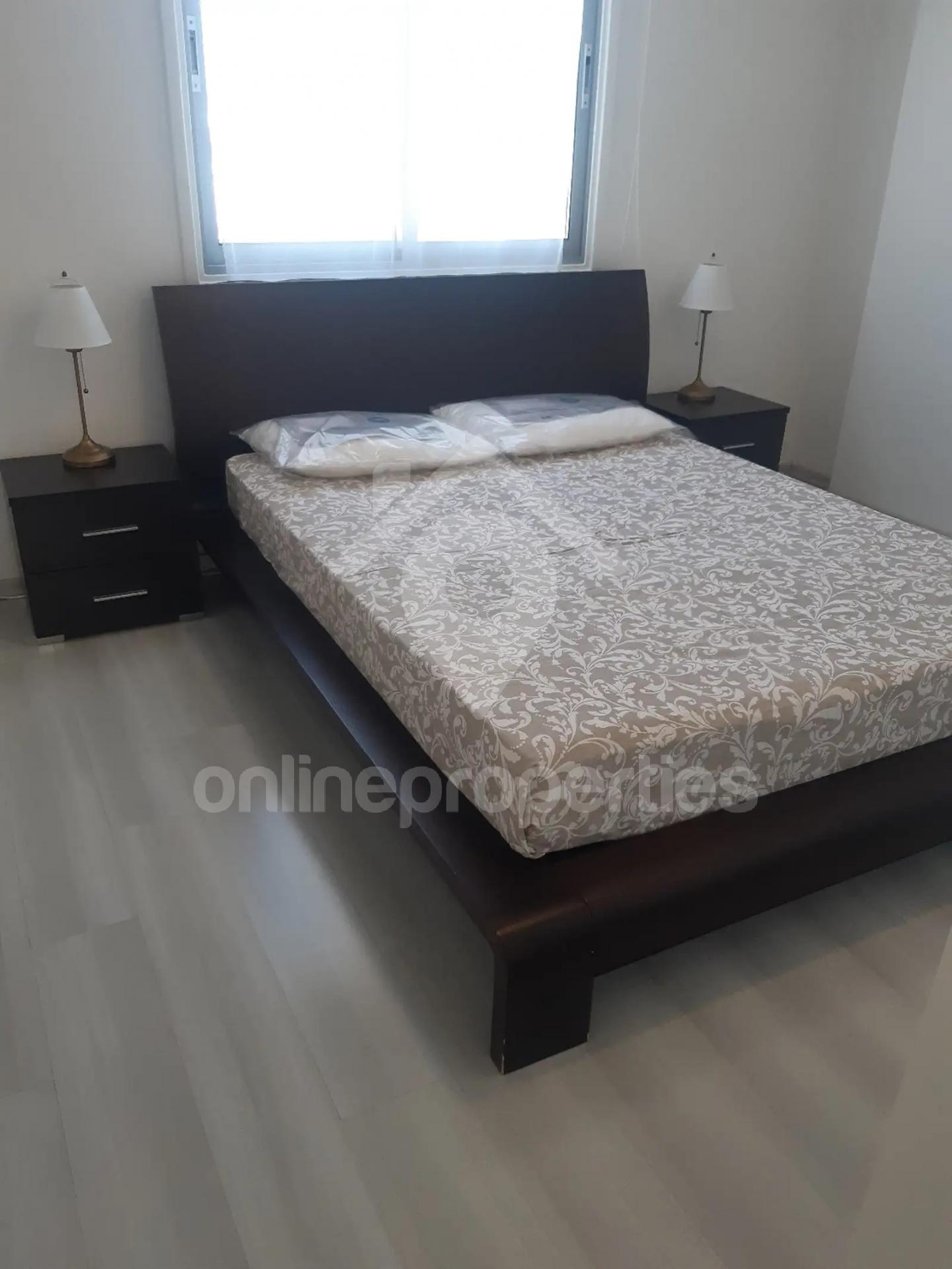 To change image, hover mouse over thumbnails below