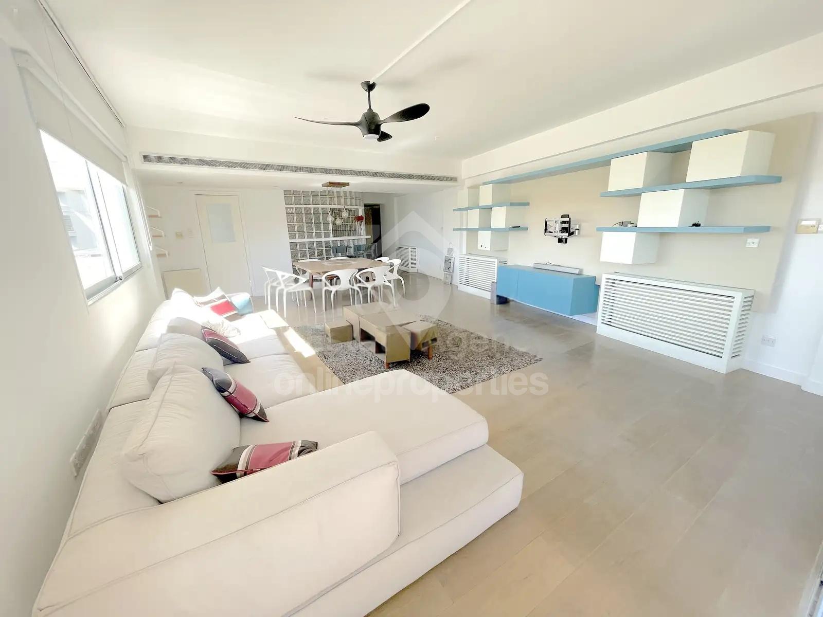 To change image, hover mouse over thumbnails below