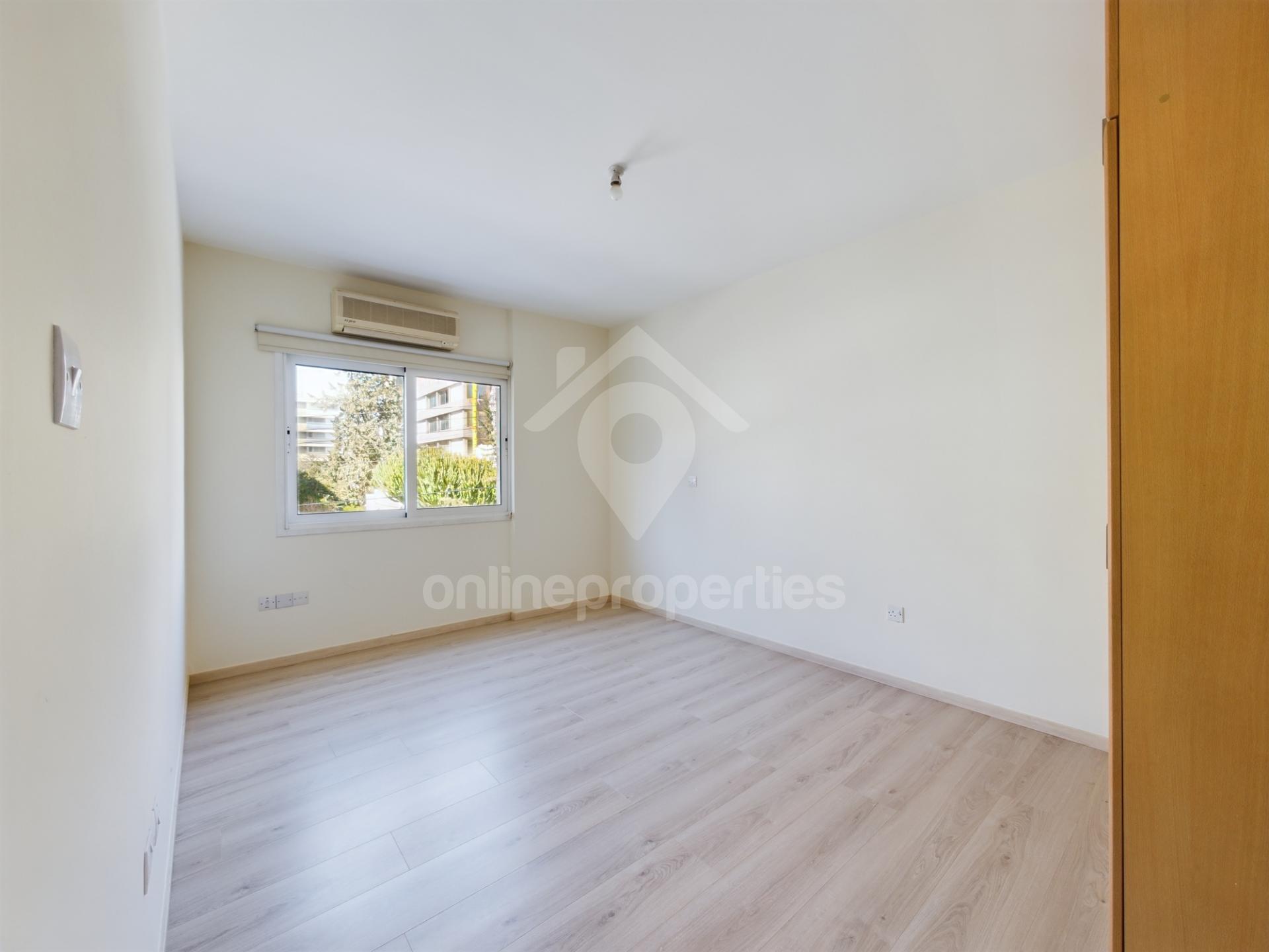 To change image, hover mouse over thumbnails below