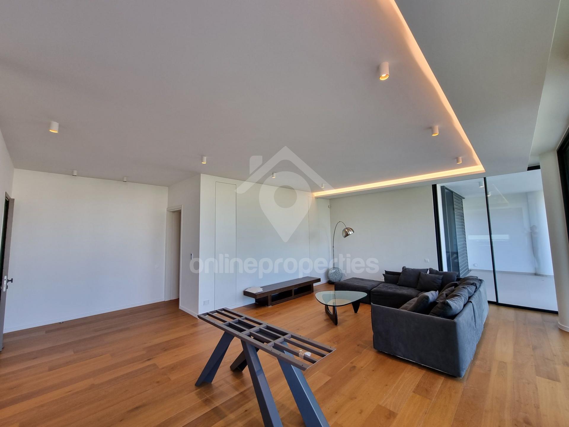 Luxurious Wholefloor Apartment with Breathtaking Views (Furnished version)