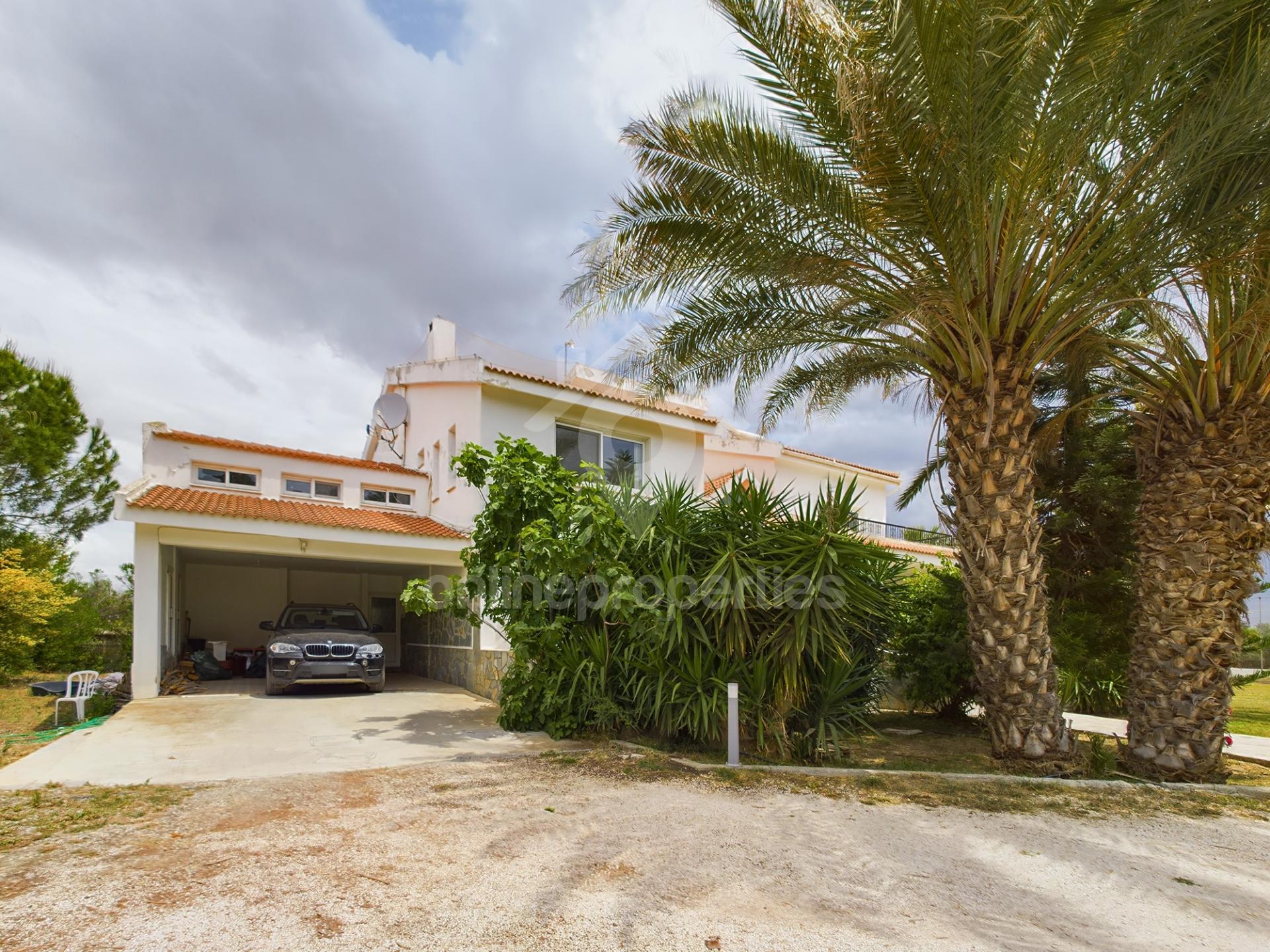 To change image, hover mouse over thumbnails below