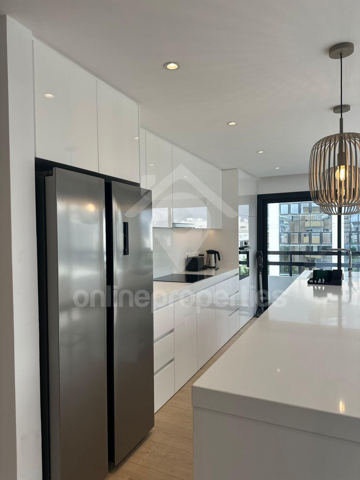 To change image, hover mouse over thumbnails below