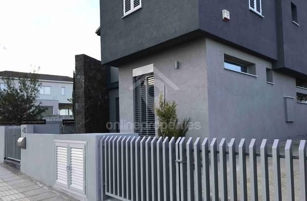 To change image, hover mouse over thumbnails below