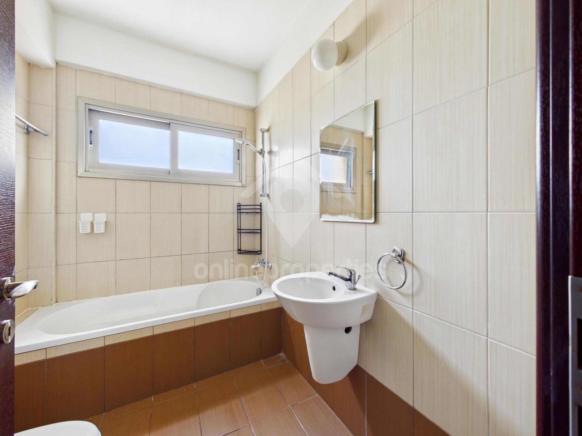 To change image, hover mouse over thumbnails below