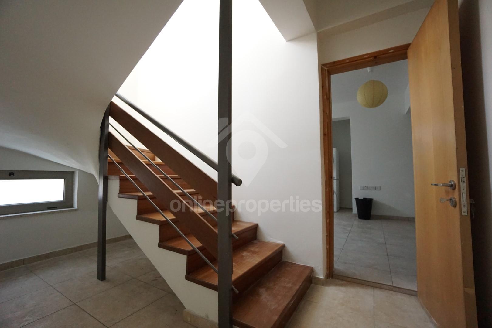 To change image, hover mouse over thumbnails below