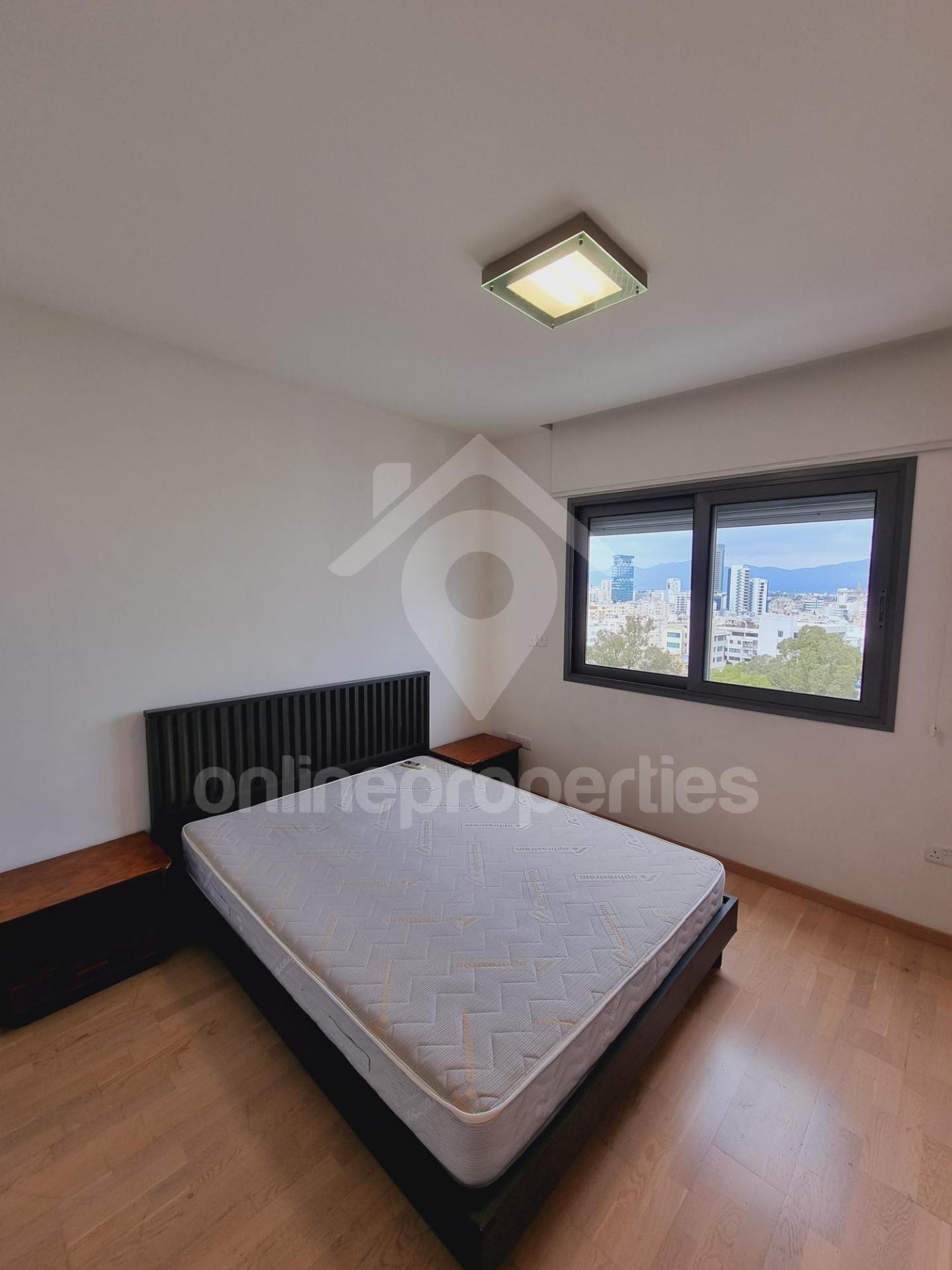 To change image, hover mouse over thumbnails below