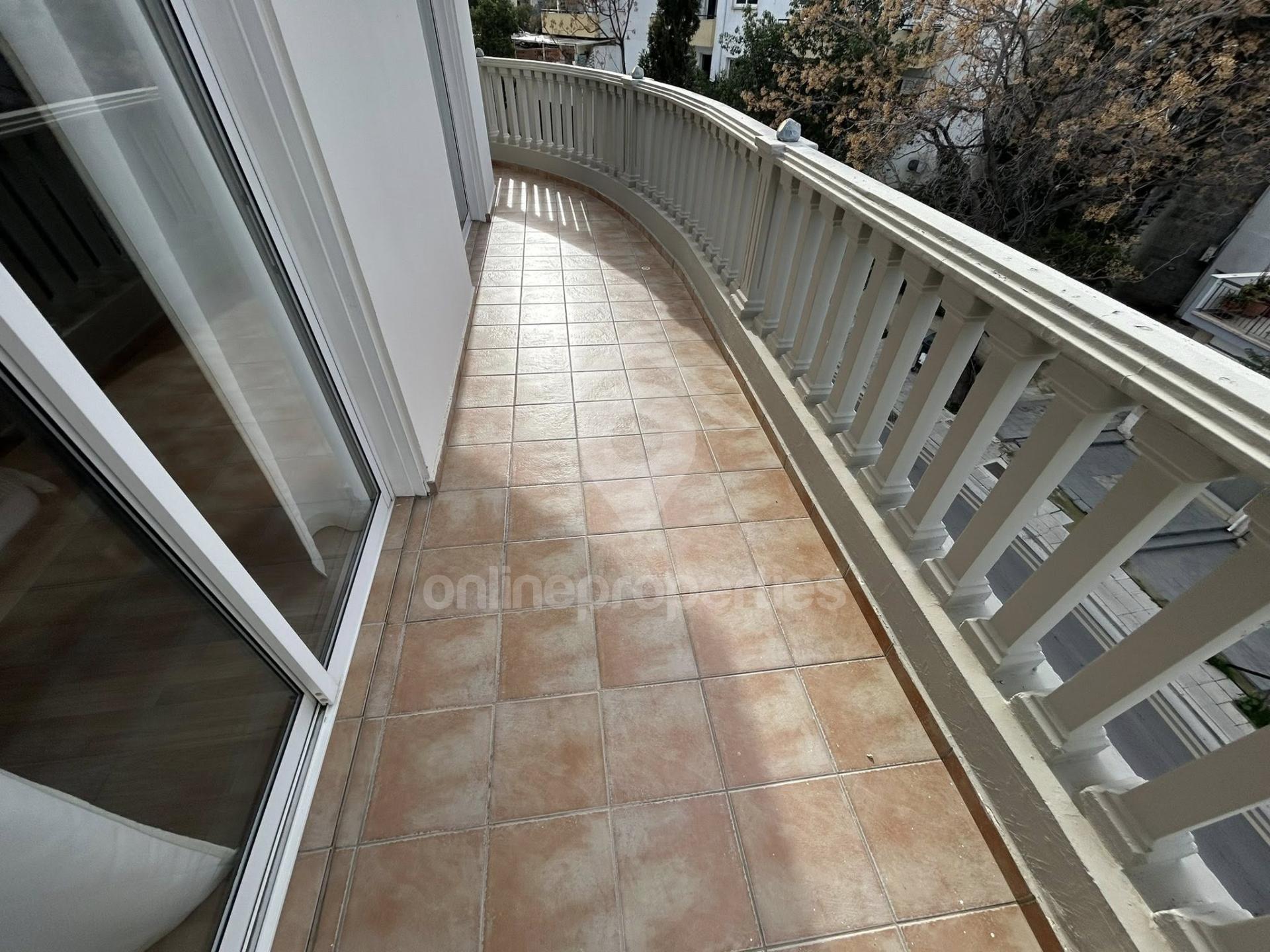 To change image, hover mouse over thumbnails below