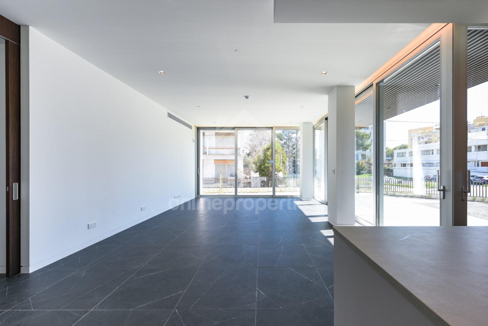 To change image, hover mouse over thumbnails below