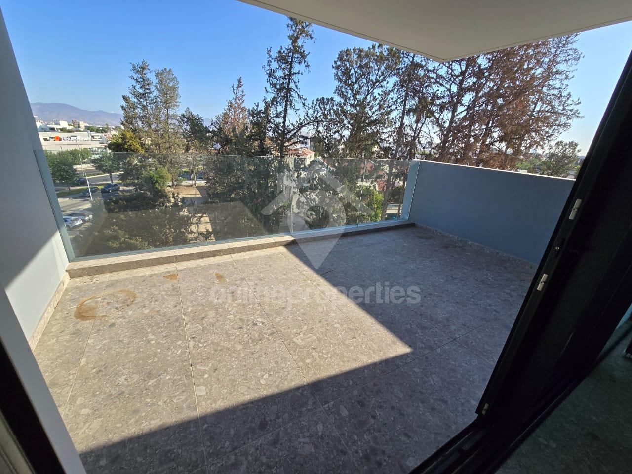 To change image, hover mouse over thumbnails below