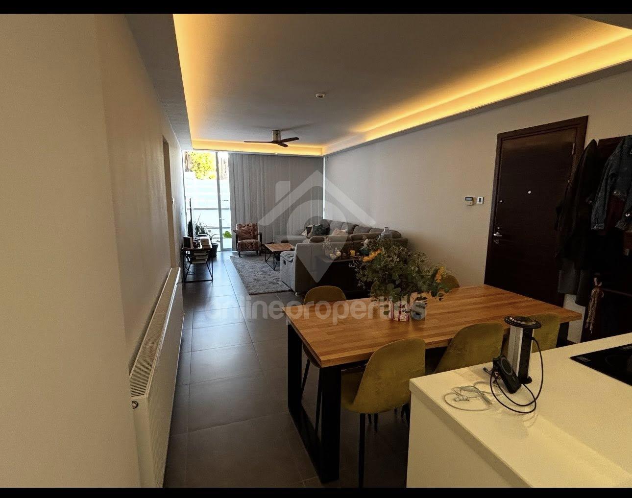 To change image, hover mouse over thumbnails below