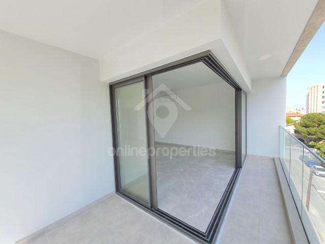 To change image, hover mouse over thumbnails below