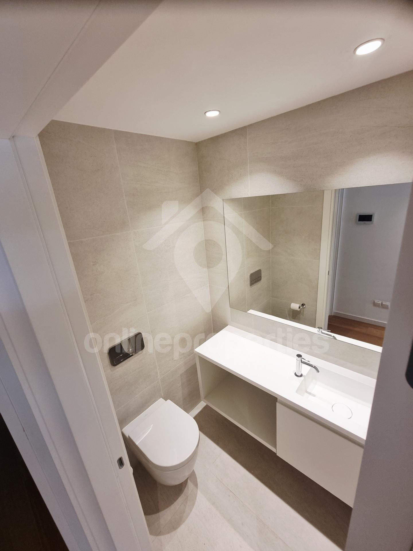 To change image, hover mouse over thumbnails below