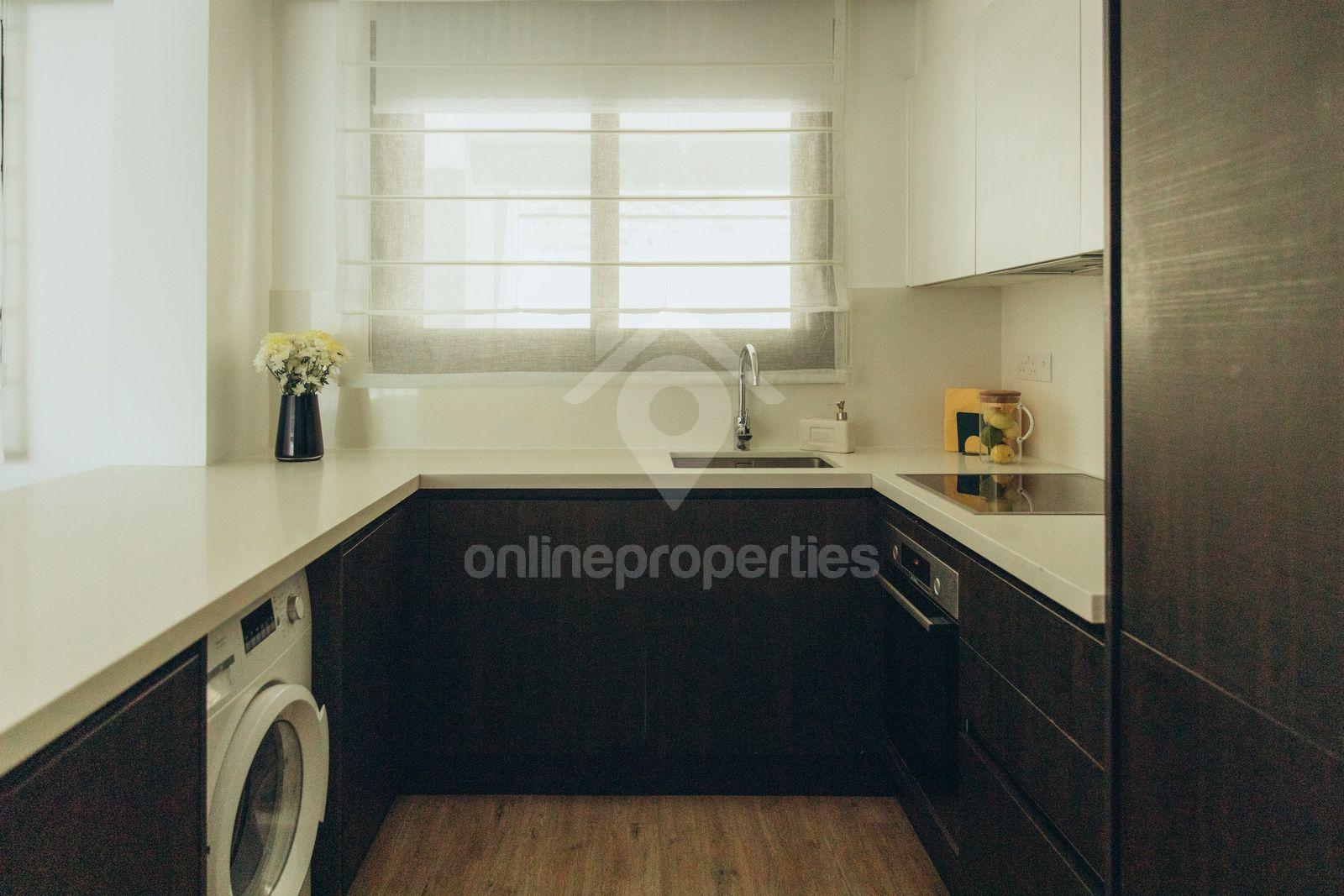 To change image, hover mouse over thumbnails below