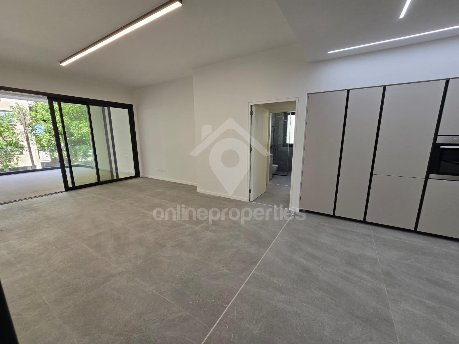 To change image, hover mouse over thumbnails below