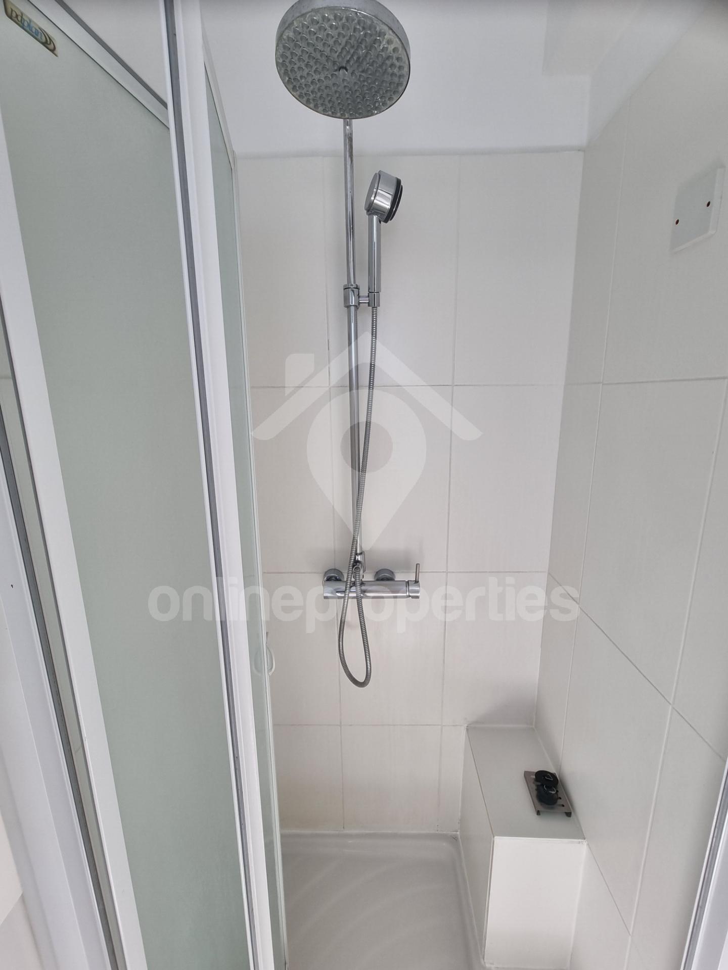 To change image, hover mouse over thumbnails below