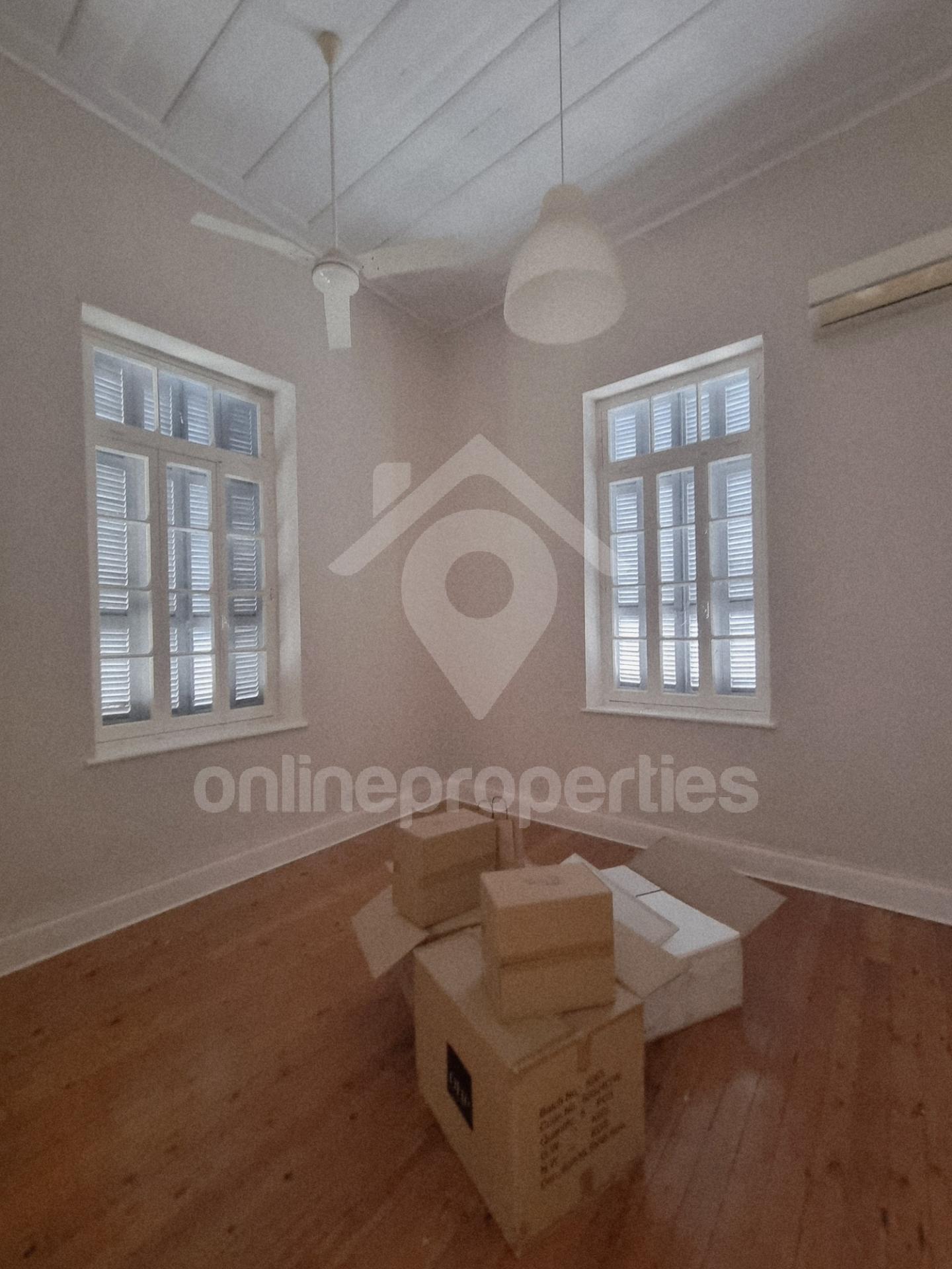 To change image, hover mouse over thumbnails below