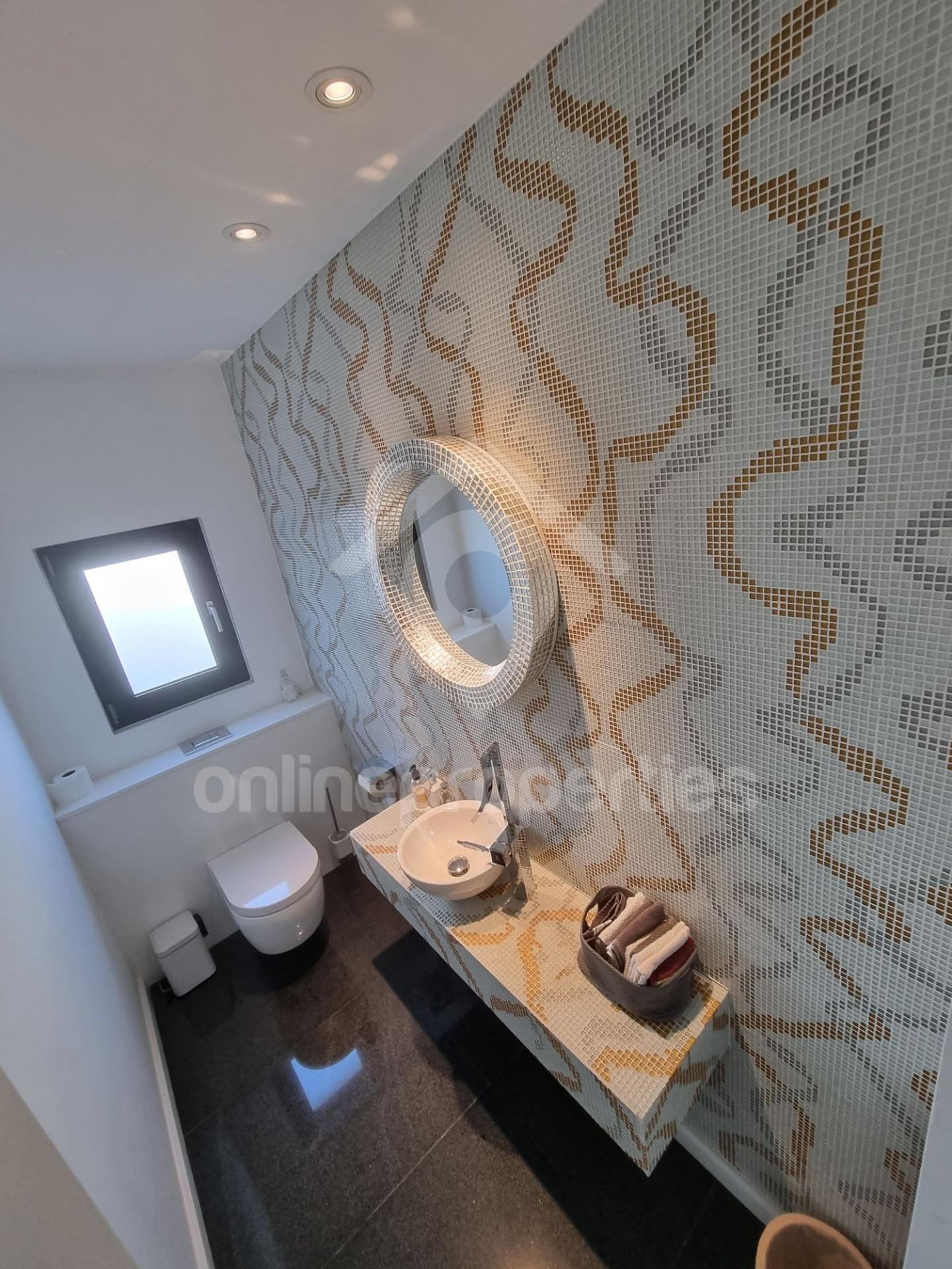 To change image, hover mouse over thumbnails below