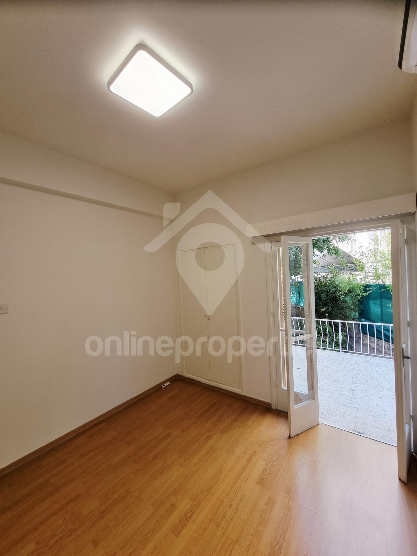 To change image, hover mouse over thumbnails below