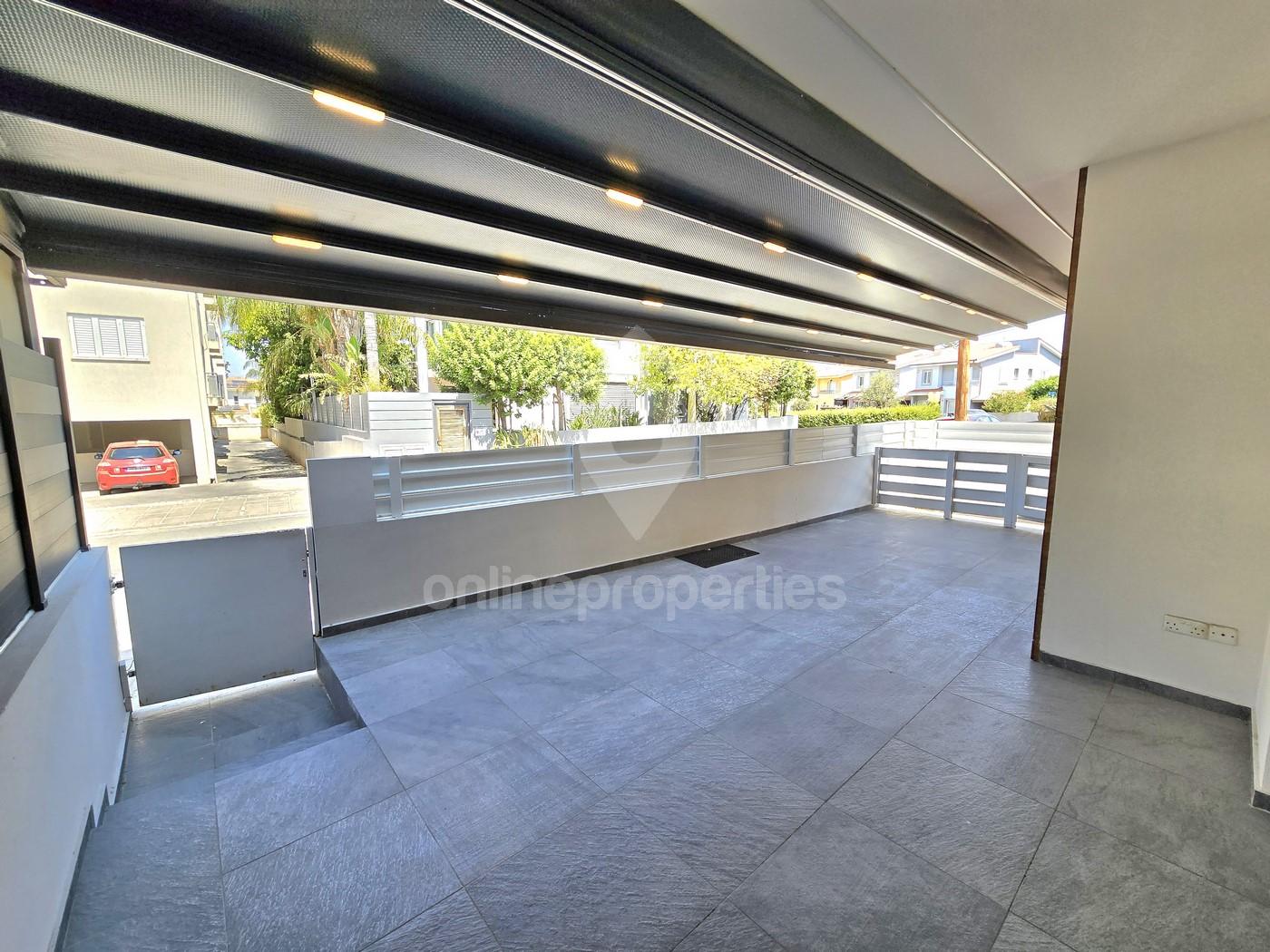 To change image, hover mouse over thumbnails below