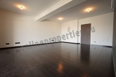 To change image, hover mouse over thumbnails below