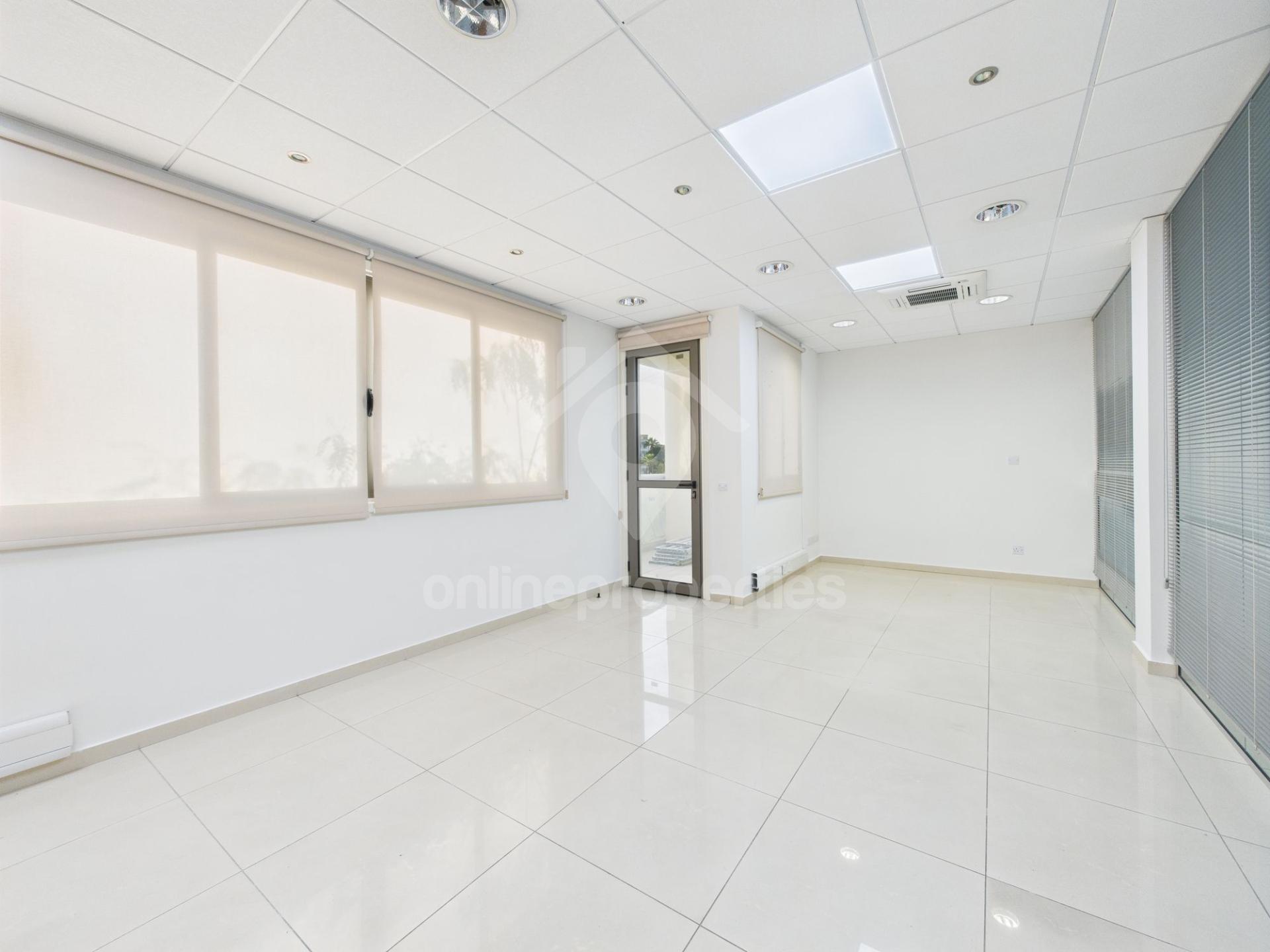 To change image, hover mouse over thumbnails below