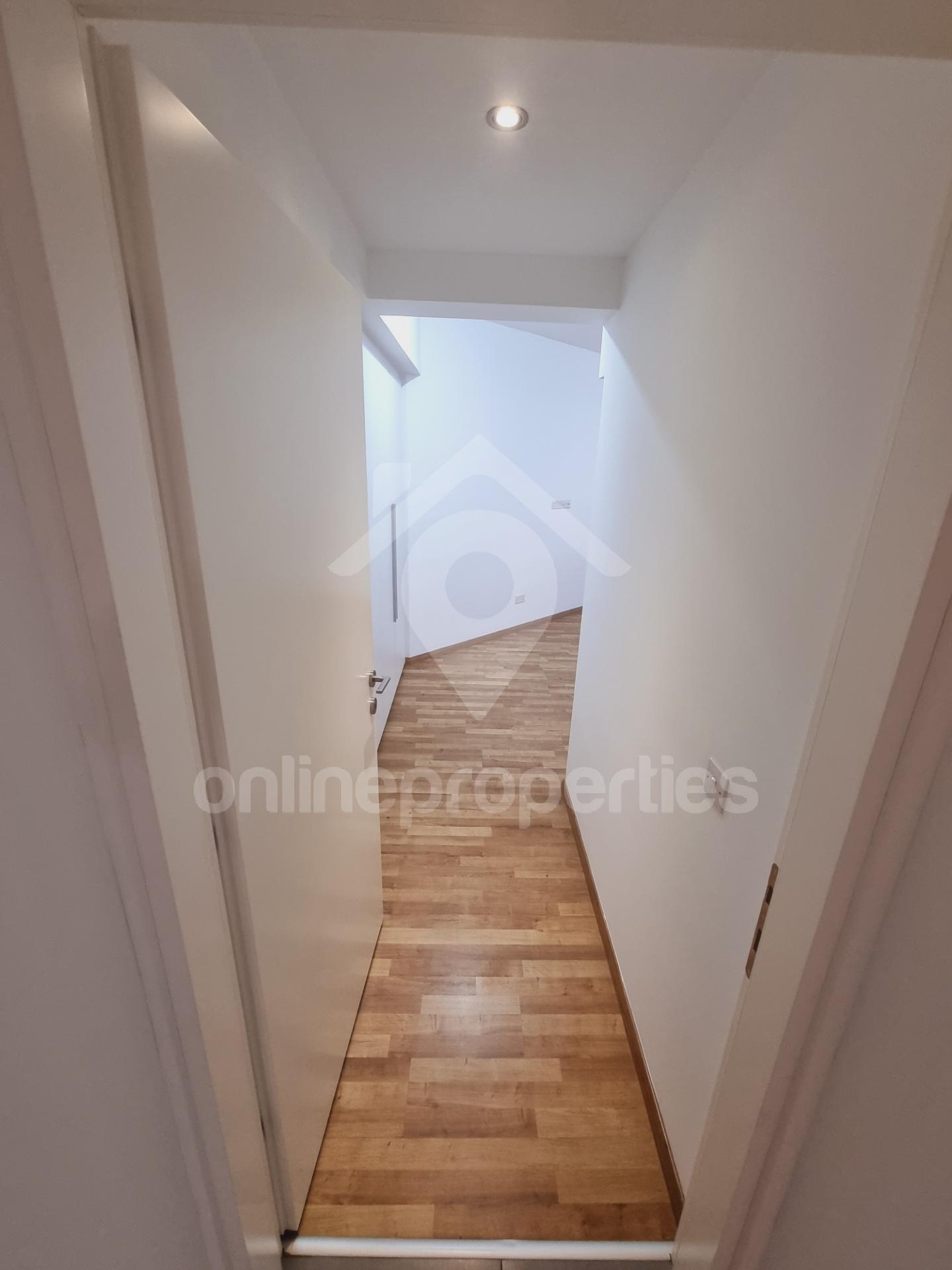 To change image, hover mouse over thumbnails below