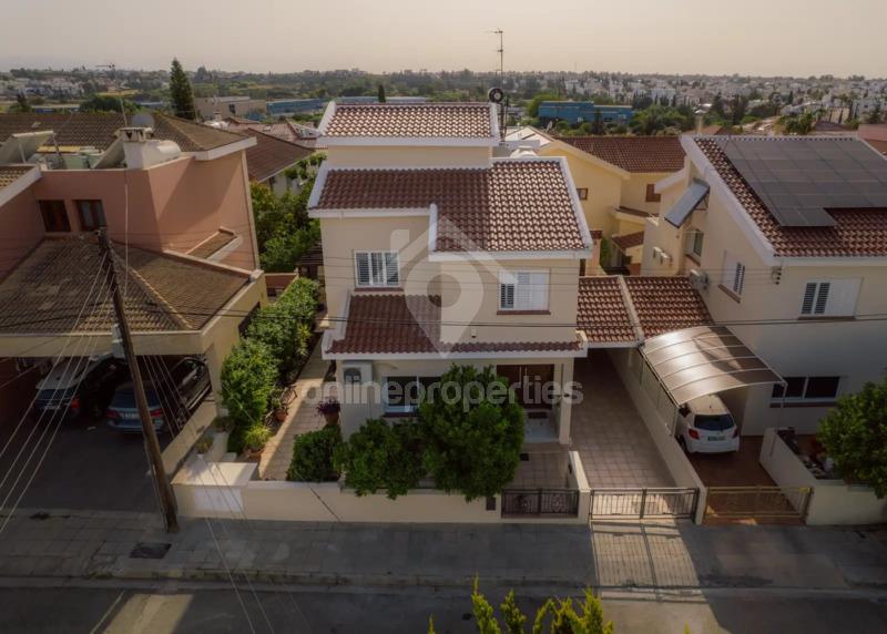 To change image, hover mouse over thumbnails below