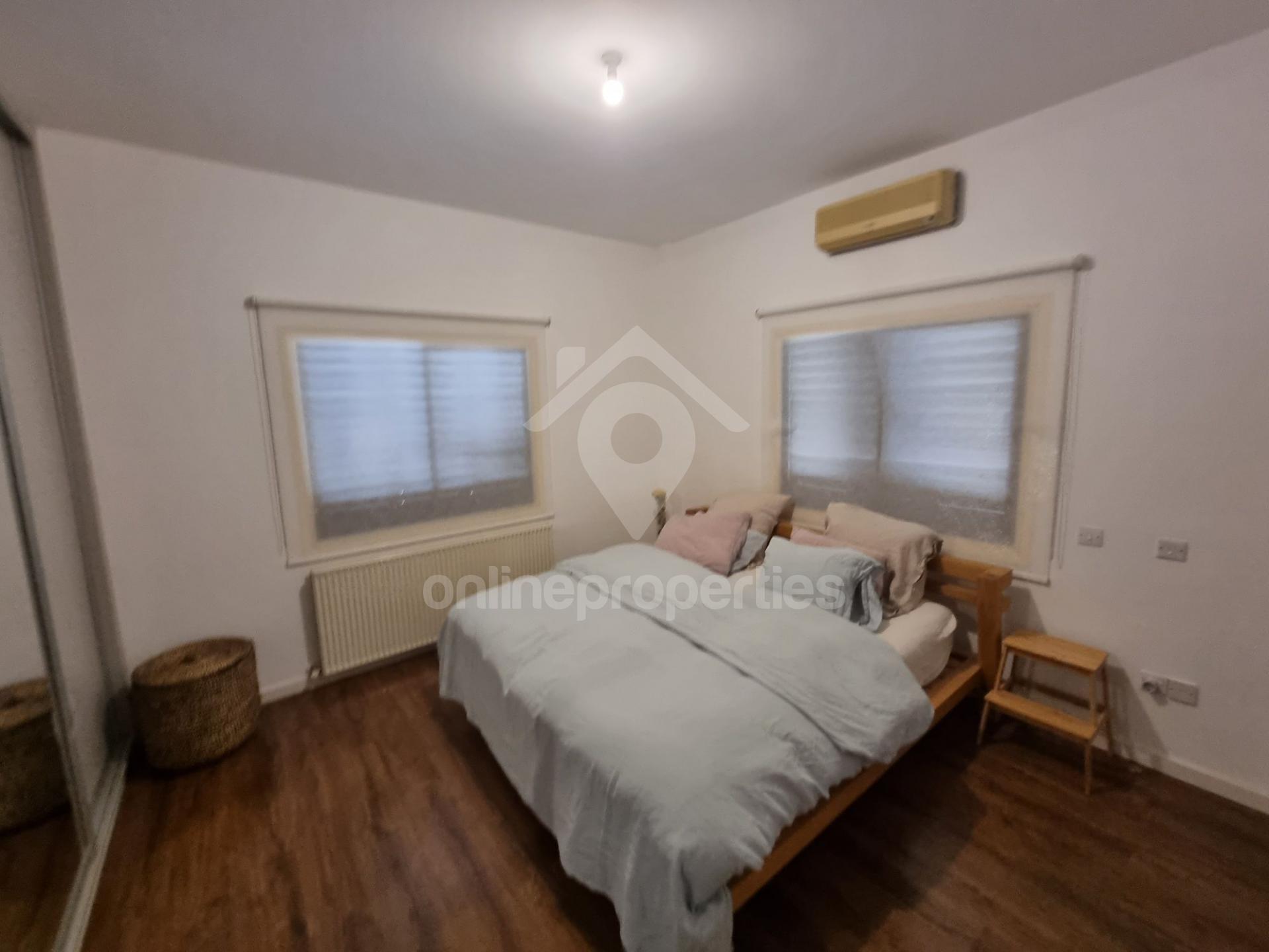 To change image, hover mouse over thumbnails below