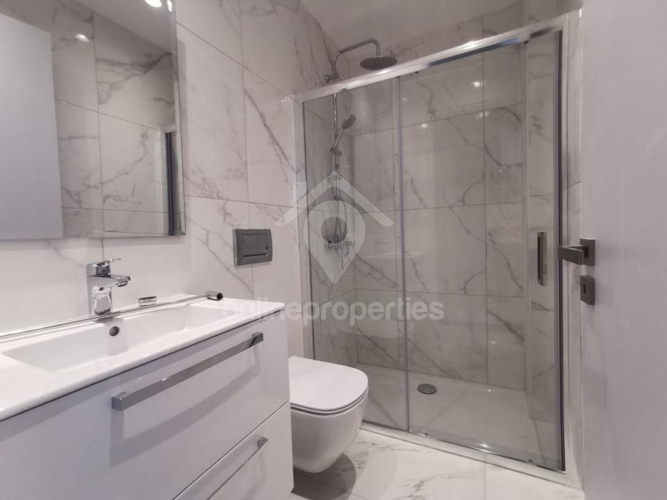 To change image, hover mouse over thumbnails below