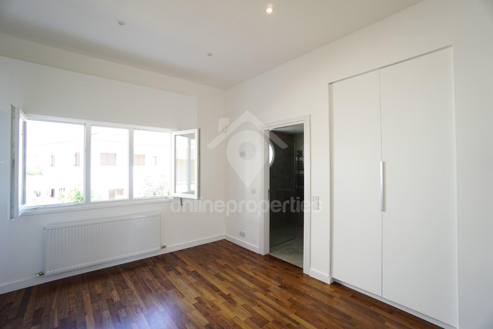 To change image, hover mouse over thumbnails below