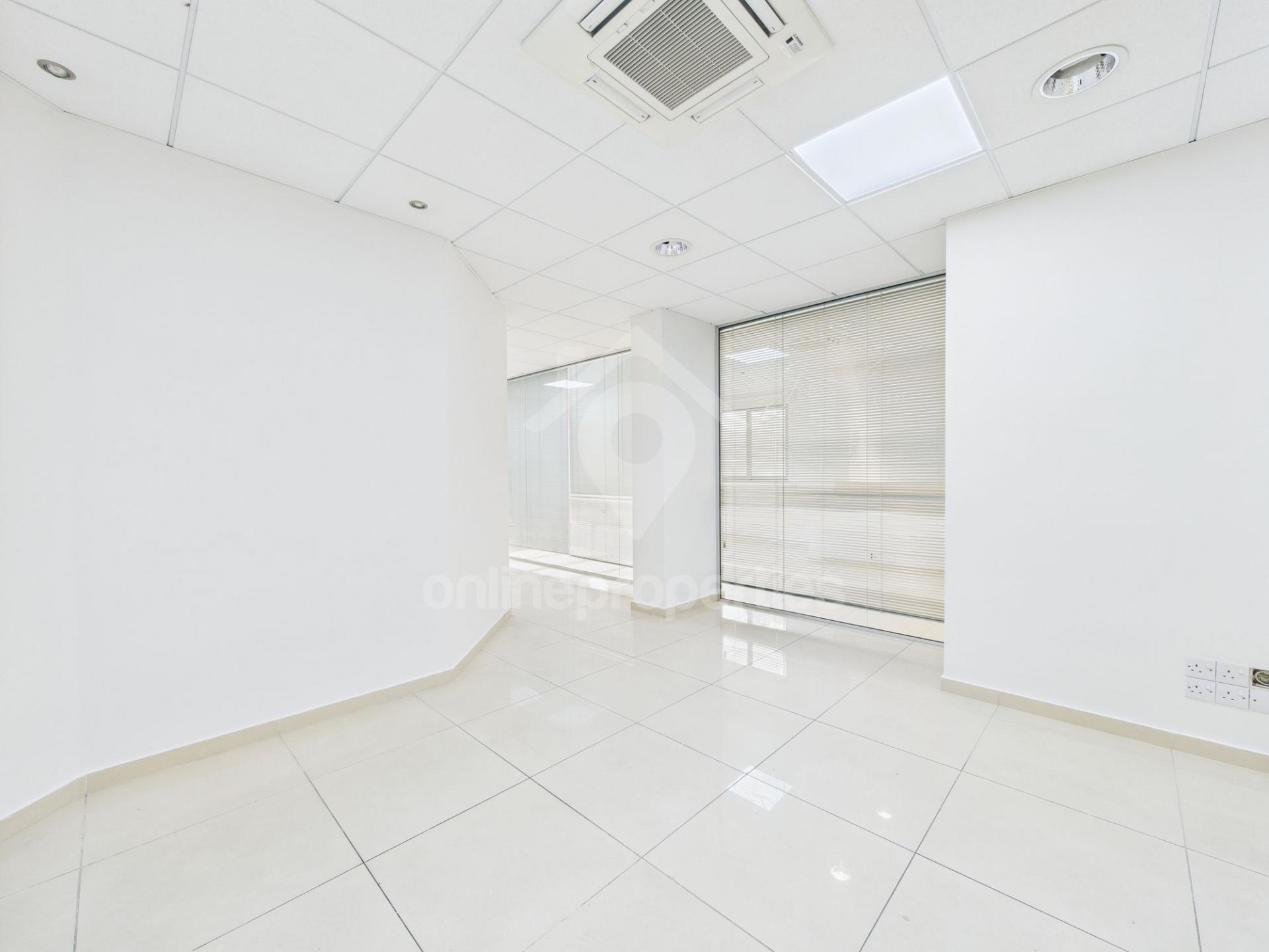 To change image, hover mouse over thumbnails below