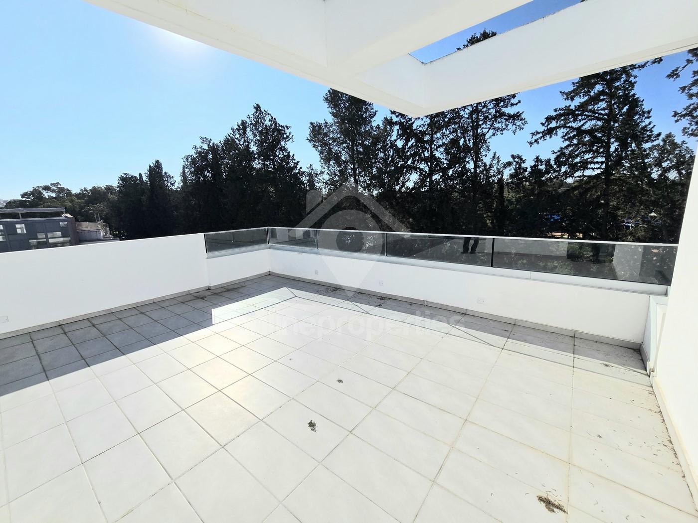 To change image, hover mouse over thumbnails below