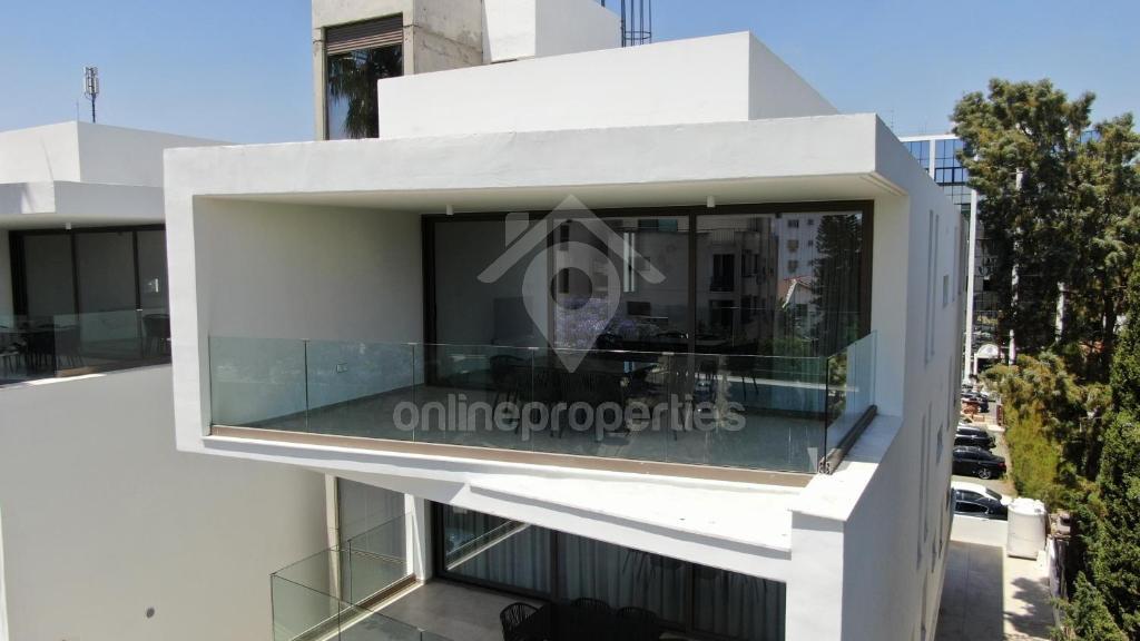 To change image, hover mouse over thumbnails below