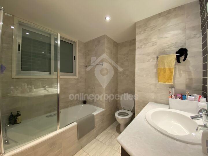 To change image, hover mouse over thumbnails below