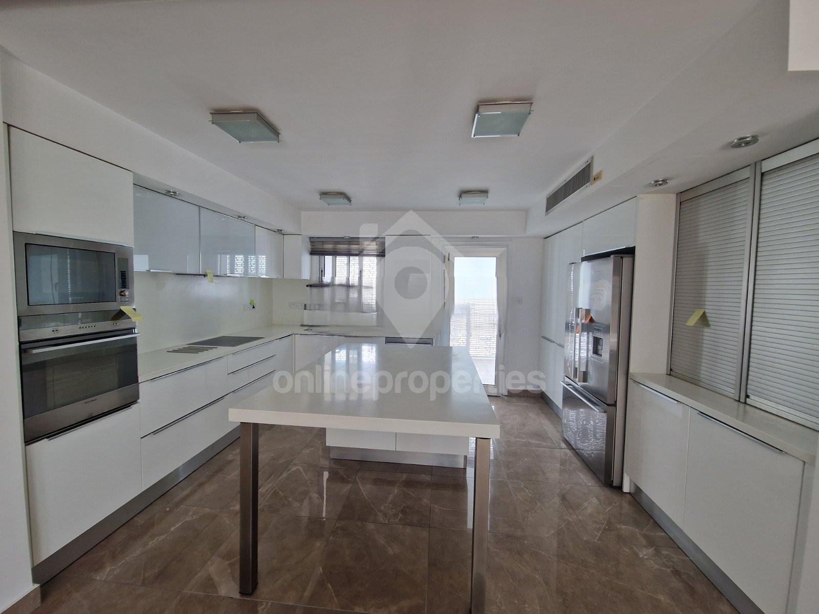 To change image, hover mouse over thumbnails below