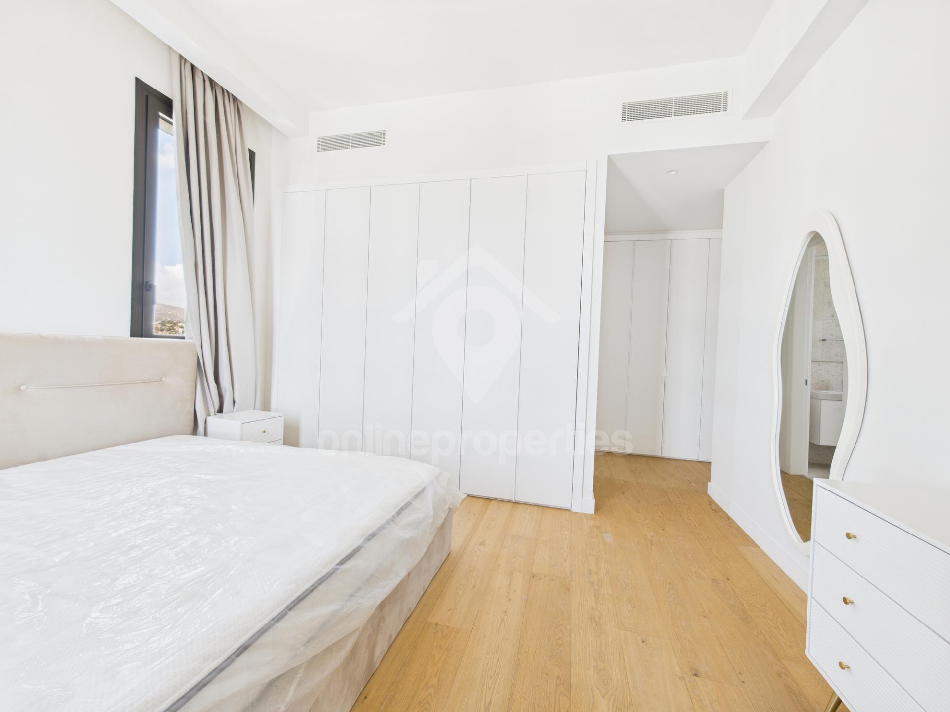 To change image, hover mouse over thumbnails below