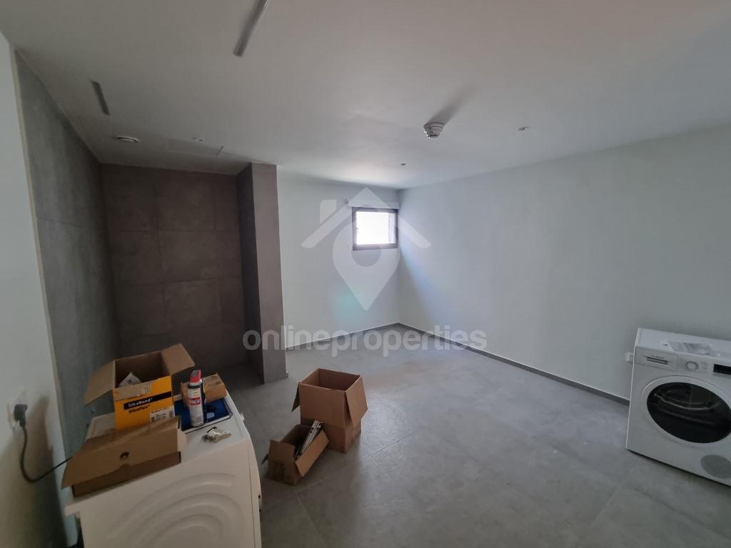 To change image, hover mouse over thumbnails below