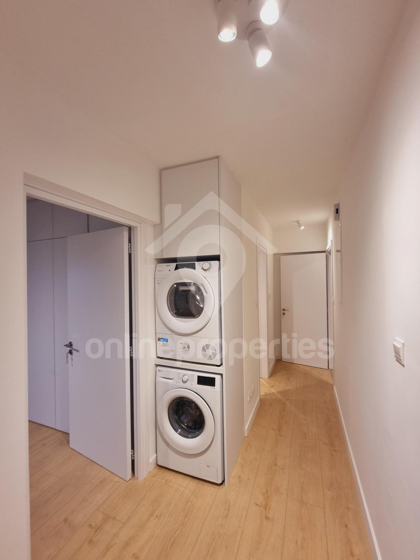 To change image, hover mouse over thumbnails below