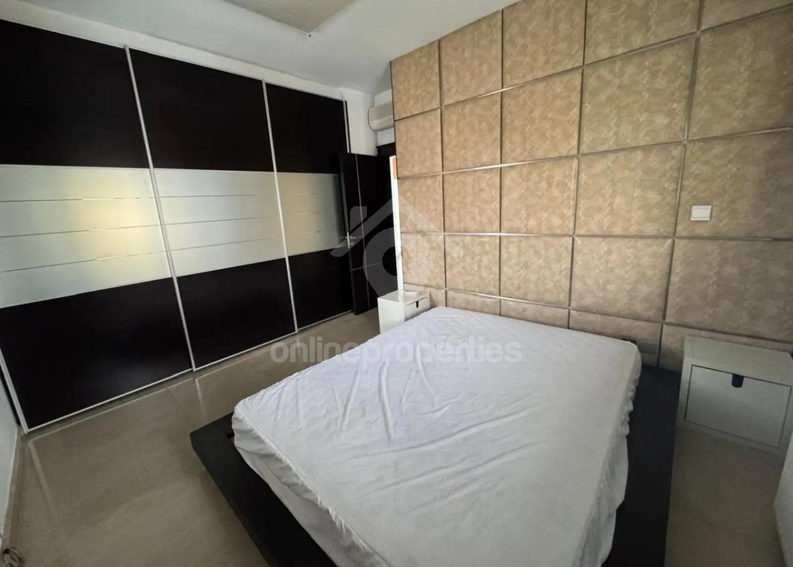 To change image, hover mouse over thumbnails below