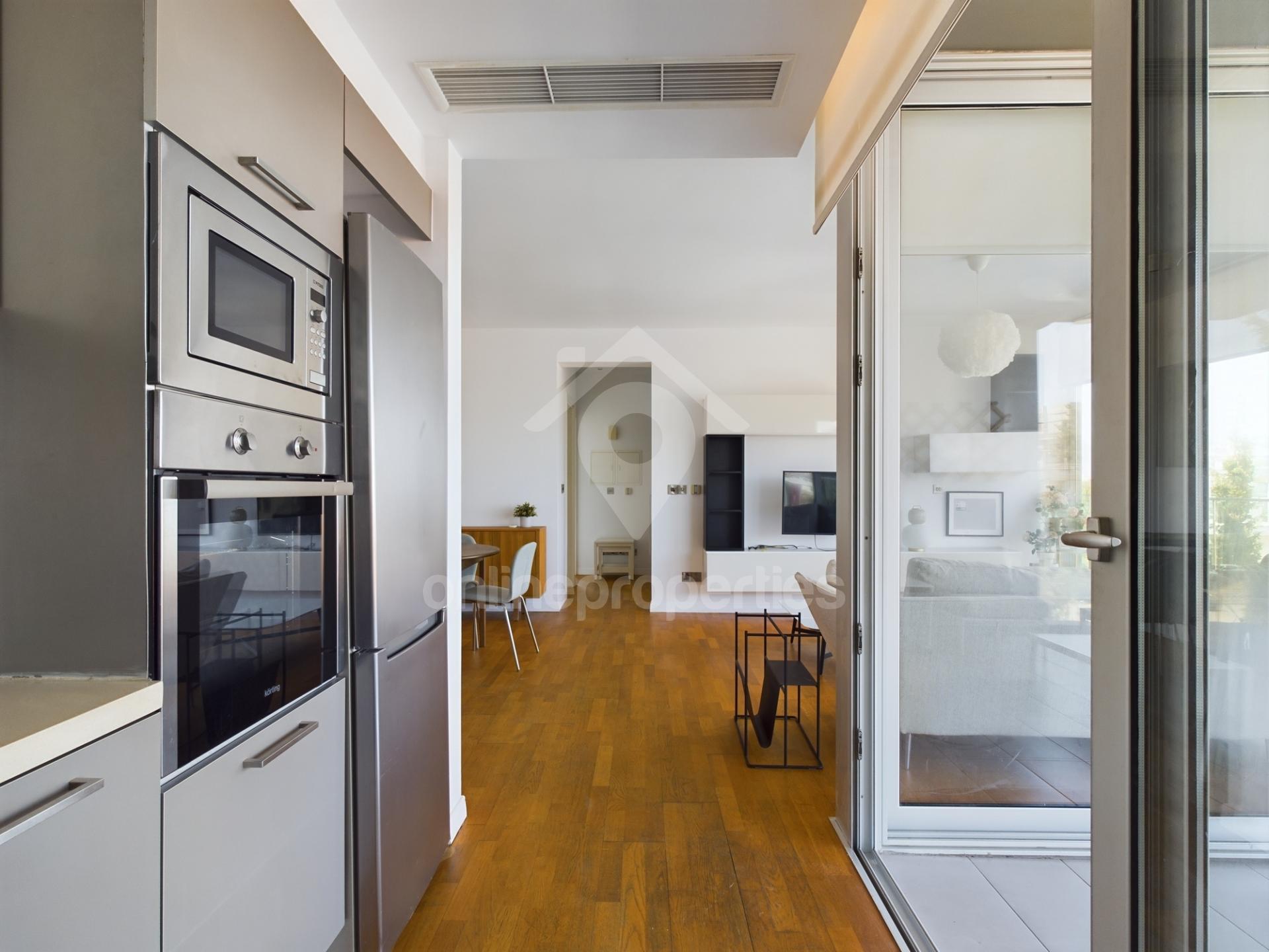 To change image, hover mouse over thumbnails below