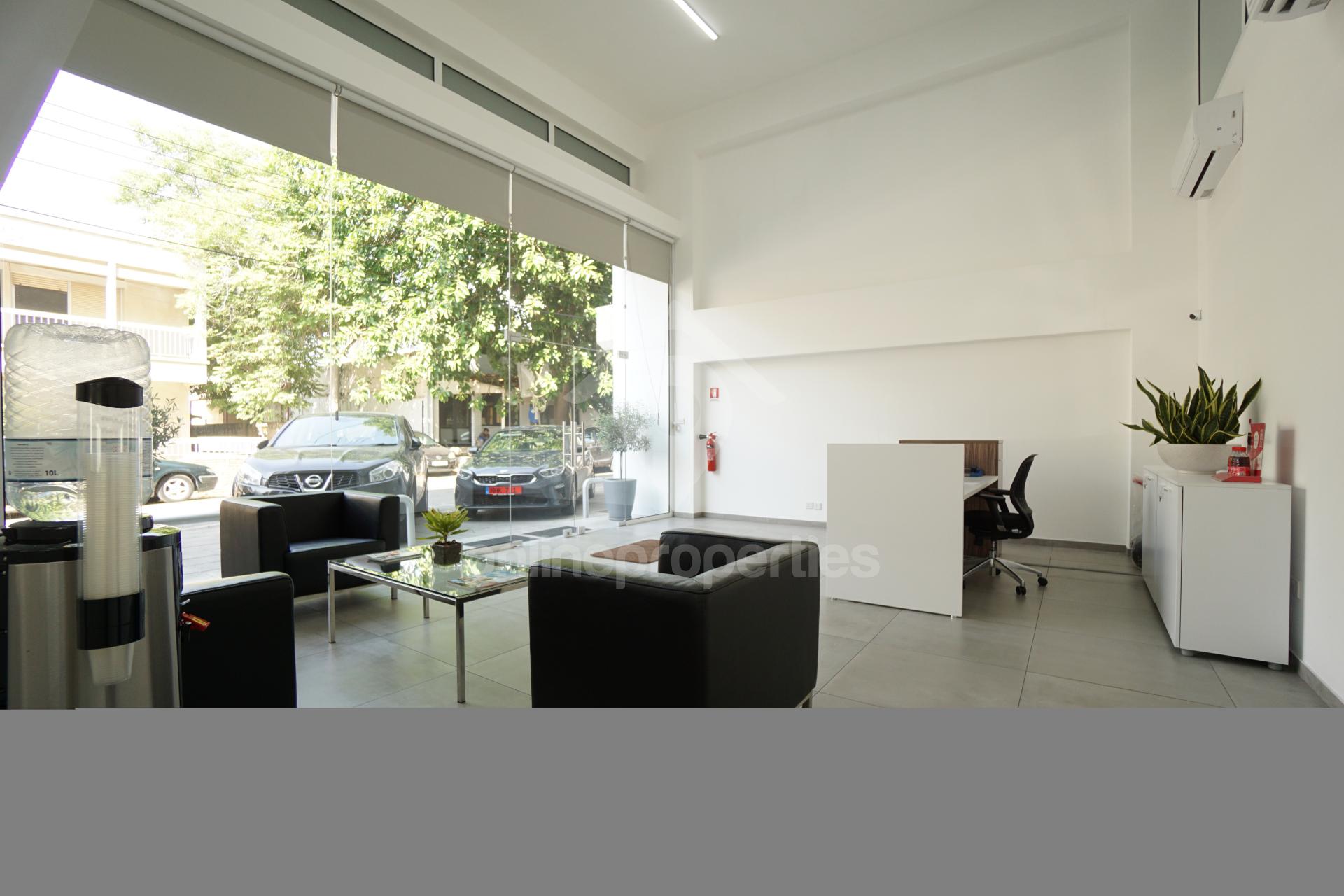 To change image, hover mouse over thumbnails below